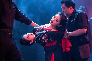 吴宣仪《乘风2025》彩排晕倒引热议，健康与评分争议成焦点