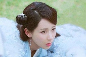 杨紫无缝进组引热议：演员的坚守与行业困境