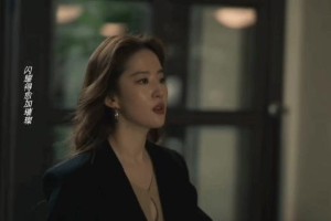 刘亦菲宝格丽活动松弛感惊艳，挑战内娱畸形审美