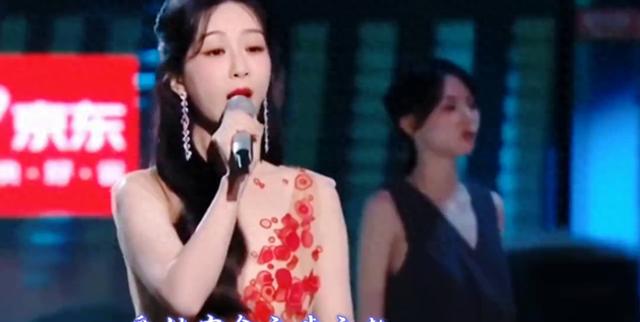 杨紫演唱《长相思》主题曲