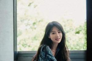 杨紫三天三城行程状态佳，杭州MK活动引粉丝狂热