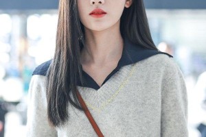 鞠婧祎机场穿搭清纯似初恋 入选全球最美面孔